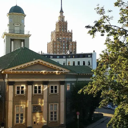 Riverside Embassy 2. Spacious/free Parking