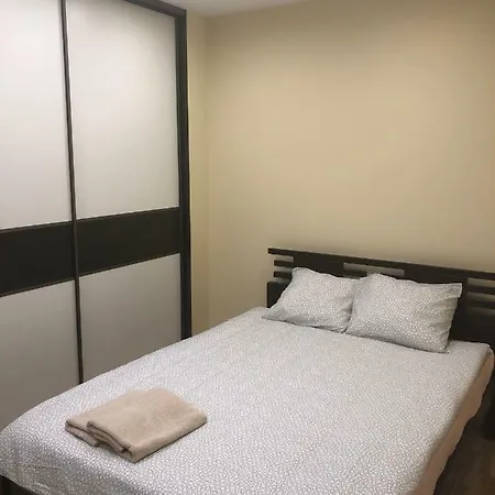 Riverside Embassy 2. Spacious/free Parking Riga